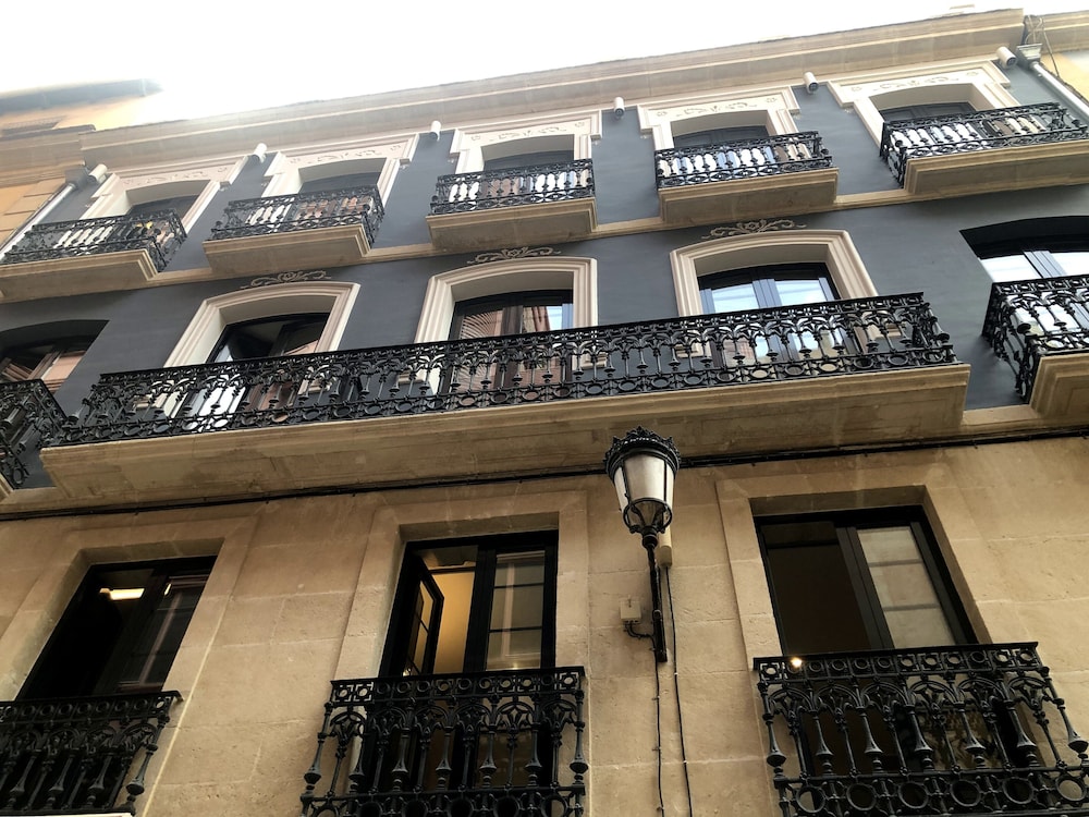 arenal suites alicante