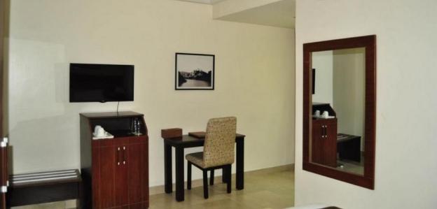 de brass suites hotel