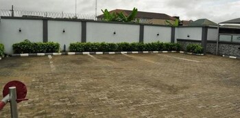 de brass suites hotel