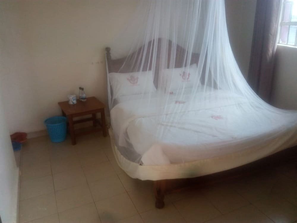 Club Icon Guest House,,2.5 star