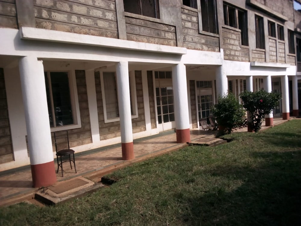kiembeni resort