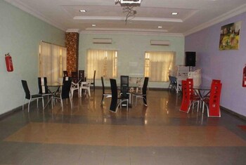 Eagle Valley Royal Hotel,,3 star