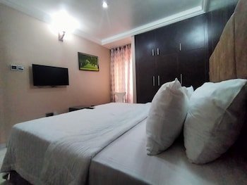 pameec luxury suites utako