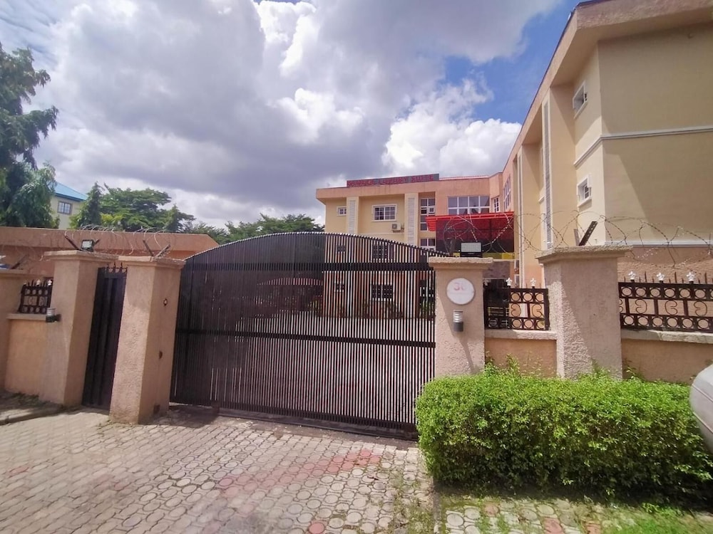 pameec luxury suites utako