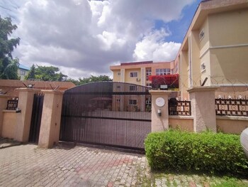 pameec luxury suites utako