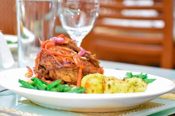 pameec luxury suites utako