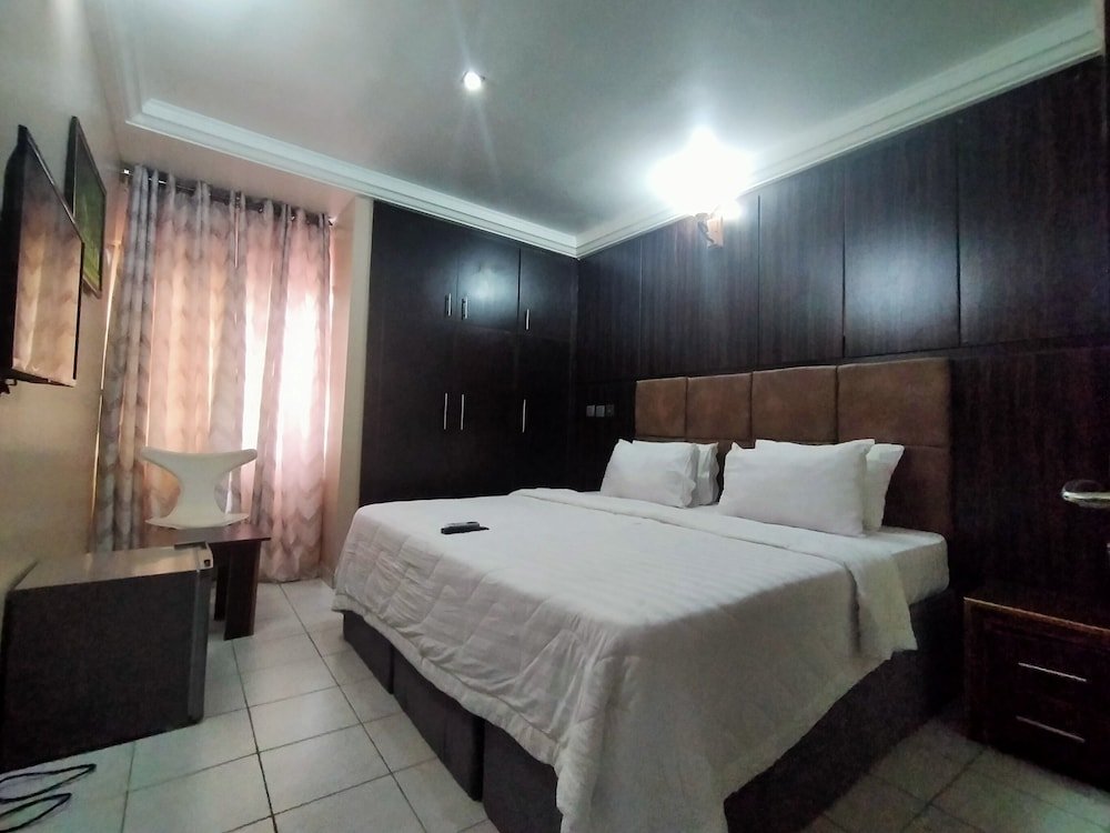 pameec luxury suites utako