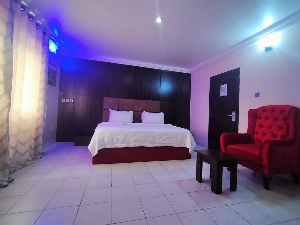 pameec luxury suites utako