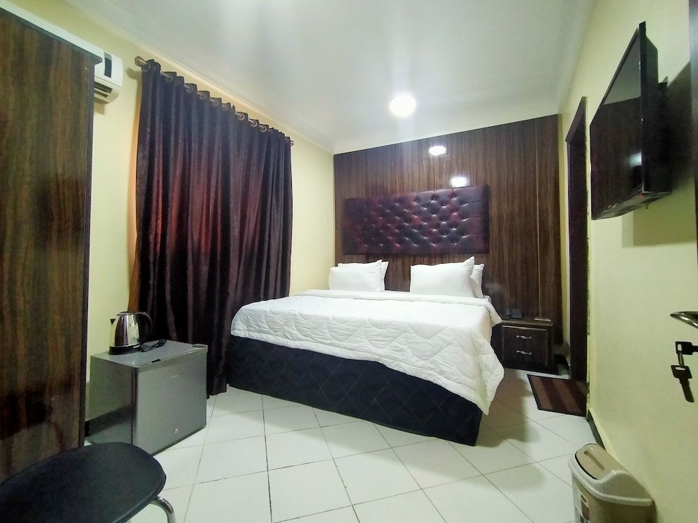 pameec luxury suites utako
