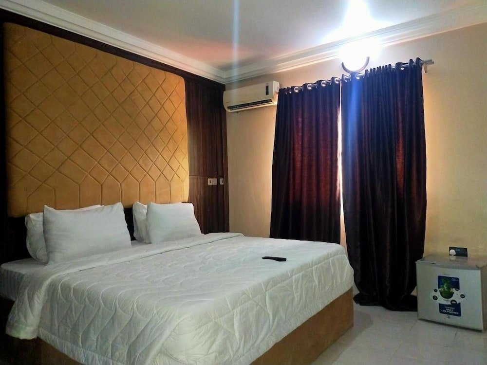 pameec luxury suites utako