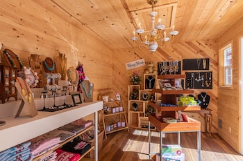 Apples Bed & Breakfast,Fawnskin>>Big Bear Lake,3.5 star