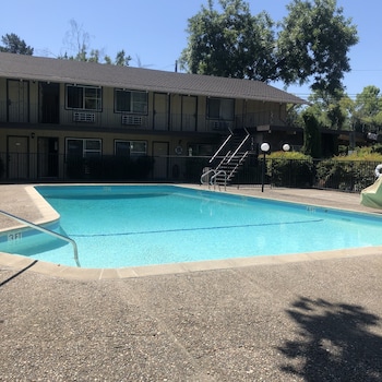 Hillside Inn,,2.5 star