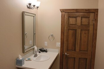 Twisters Bed And Breakfast,,2 star