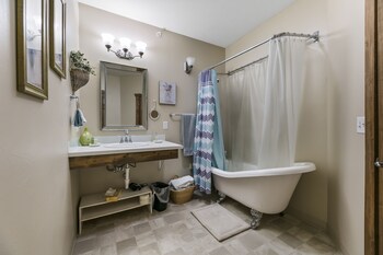 Twisters Bed And Breakfast,,2 star