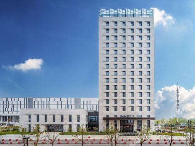 wuhan optics valley convention hotel