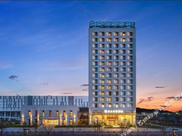 wuhan optics valley convention hotel