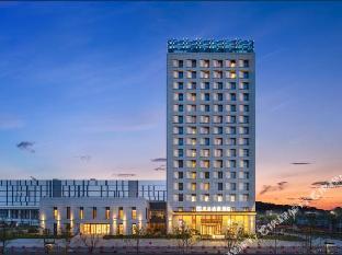 wuhan optics valley convention hotel