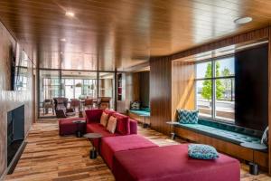 global luxury suites east boston