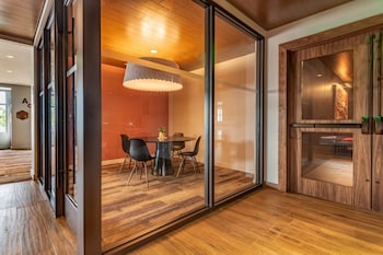 global luxury suites east boston