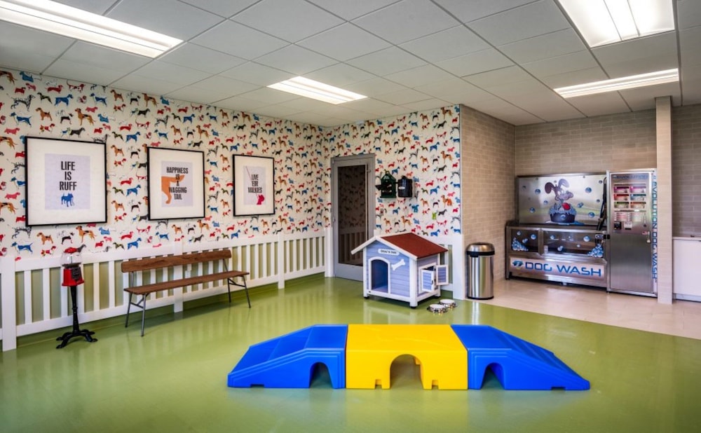 global luxury suites east boston