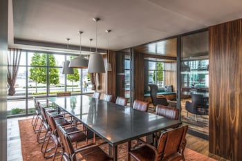 global luxury suites east boston