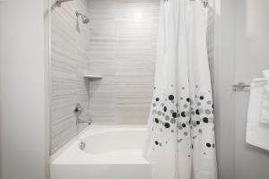 global luxury suites east boston