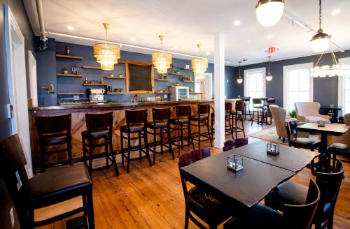the colonial inn hillsborough