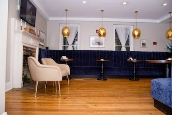 the colonial inn hillsborough