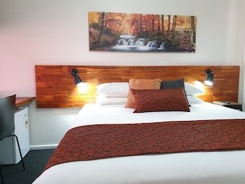 black sheep motel goulburn