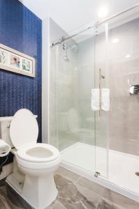 palace inn blue houston east beltway 8