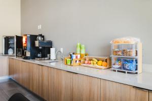 palace inn blue houston east beltway 8