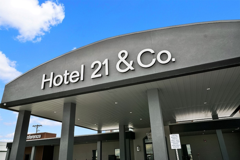 hotel 21 and co