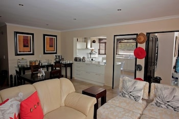 Kwantu Guesthouses,67 Milnerton Drive,3 star