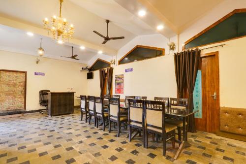 oyo 71906 grand hotel and lodge