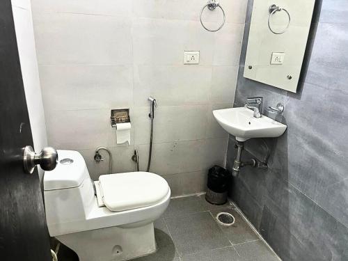 collection o 72303 hotel hira panna