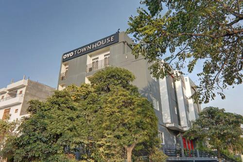 Townhouse 139 Ashiyana Smriti Upvan,,3 star