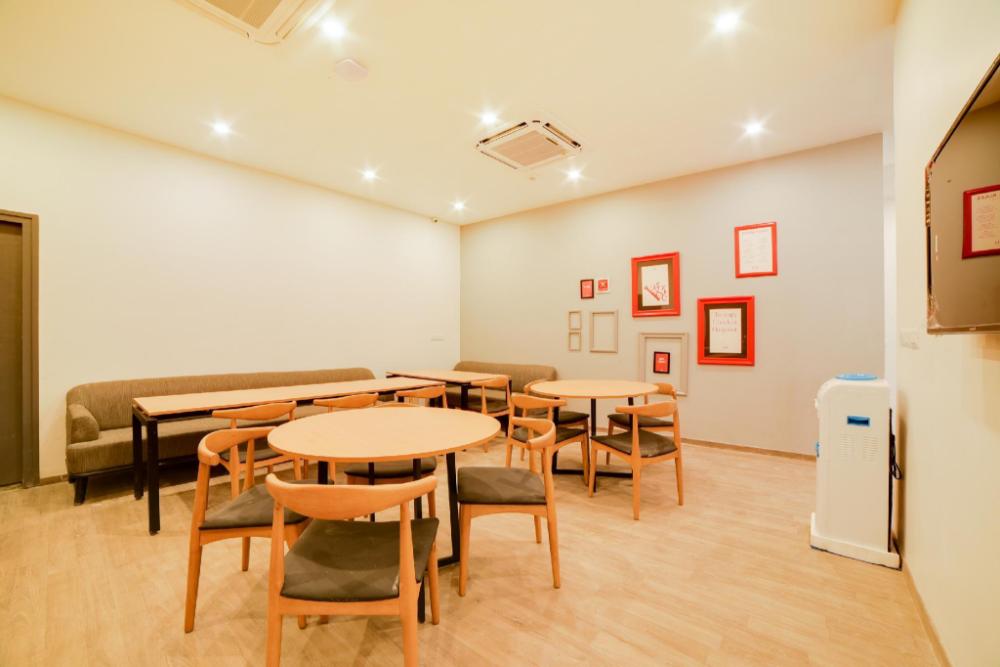 super townhouse hosur main road bommanahalli near gopalan innovation mall