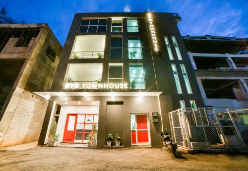 super townhouse hosur main road bommanahalli near gopalan innovation mall