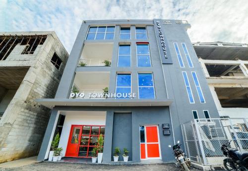 super townhouse hosur main road bommanahalli near gopalan innovation mall