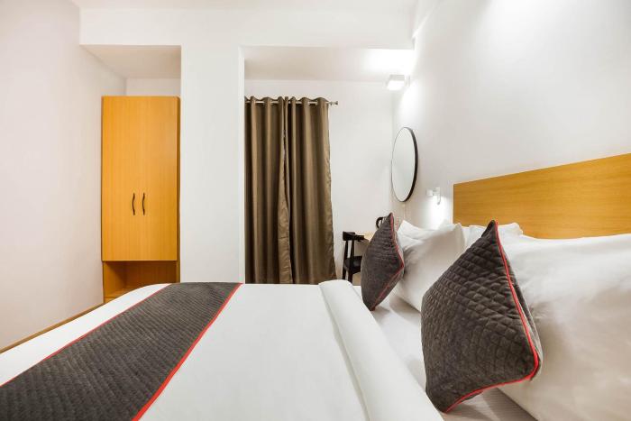 super townhouse lords inn regency