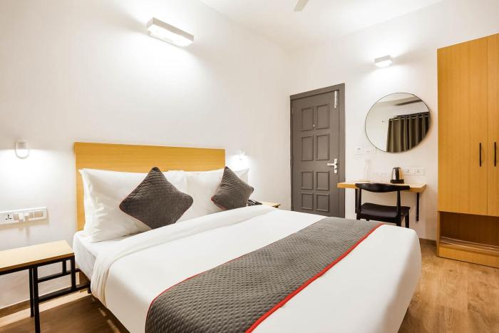 super townhouse lords inn regency