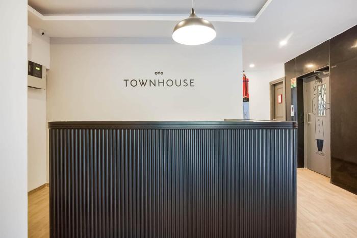 super townhouse lords inn regency