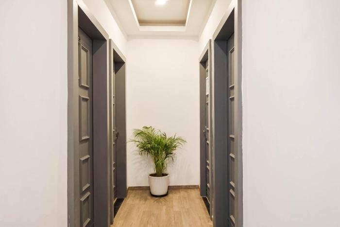 super townhouse lords inn regency