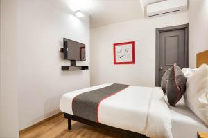 super townhouse lords inn regency