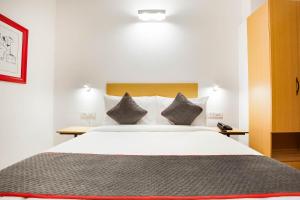 super townhouse lords inn regency