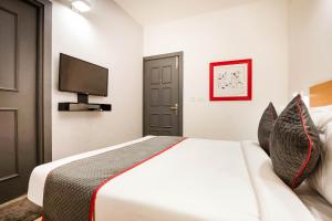 super townhouse lords inn regency