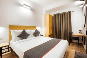 super townhouse lords inn regency