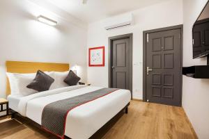 super townhouse lords inn regency