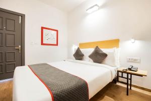 super townhouse lords inn regency