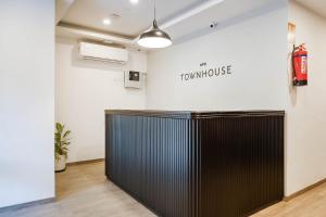 super townhouse lords inn regency